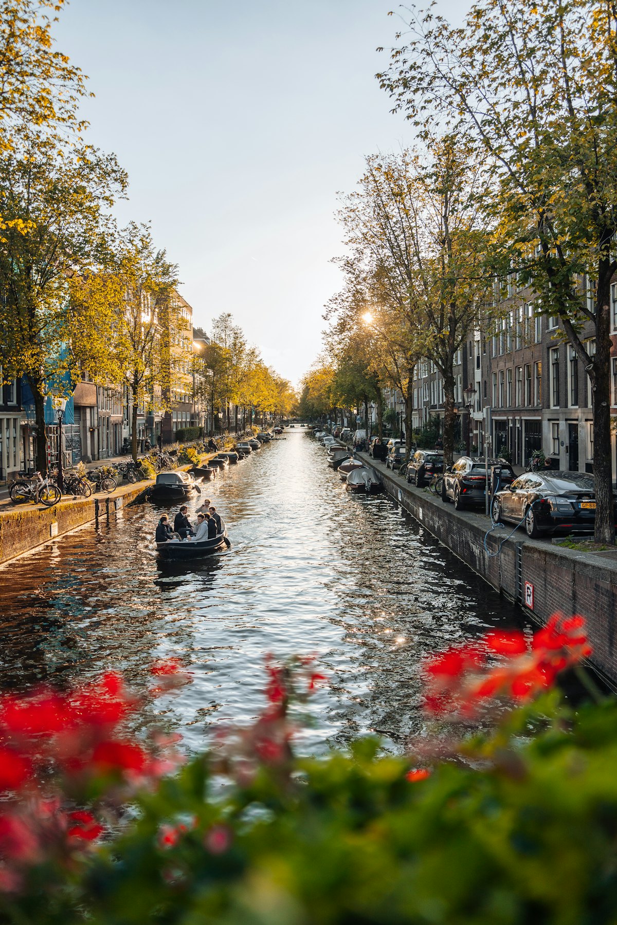 Cruise the canals of Almen